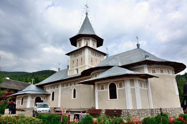 Înaltpreasfințitul Părinte Ioachim va fi prezent la hramul mănăstirii de la Berzunți