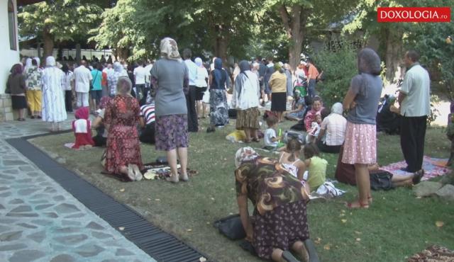 Sfântul Iosif de la Văratec cinstit de sute de credincioși