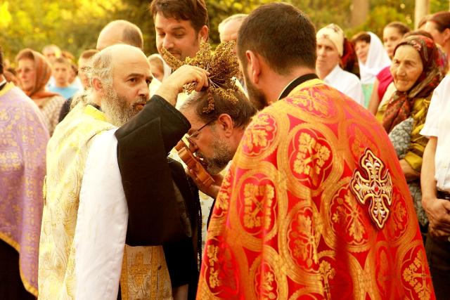 Seară de rugăciune lângă moaştele Sfinţilor Iosif şi Chiriac, în Parohia Poienița