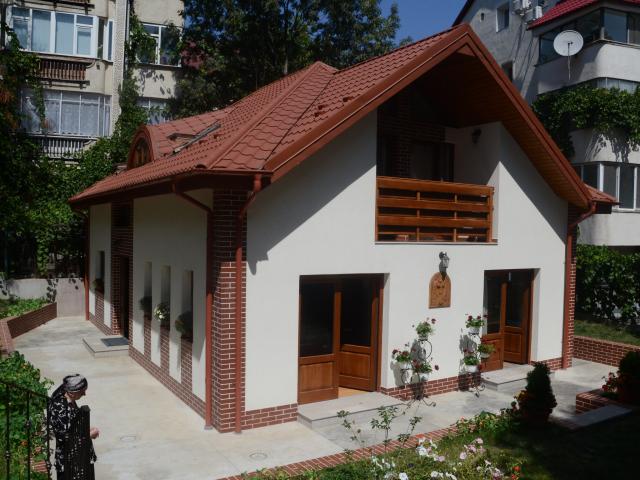Sfântă Liturghie arhierească și sfințire de casă parohială la Biserica „Sfântul Pantelimon”din Iași