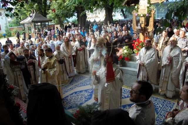 Două zile de hram la Mănăstirea Varatic