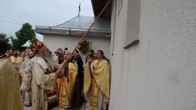 A fost sfințită Biserica „Sfântul Ierarh Nicolae” din Hrișcani