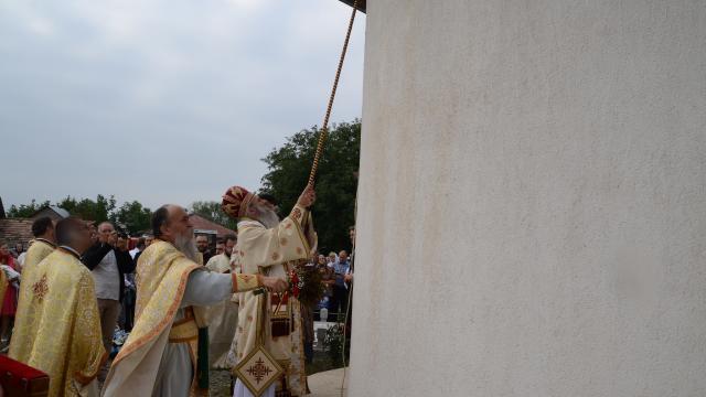 A fost sfințită Biserica „Sfântul Ierarh Nicolae” din Hrișcani
