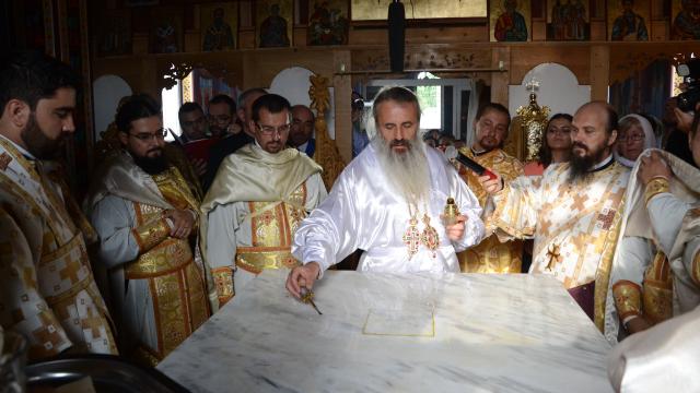 A fost sfințită Biserica „Sfântul Ierarh Nicolae” din Hrișcani