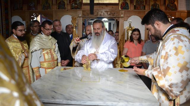 A fost sfințită Biserica „Sfântul Ierarh Nicolae” din Hrișcani