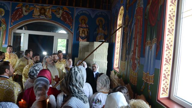 A fost sfințită Biserica „Sfântul Ierarh Nicolae” din Hrișcani