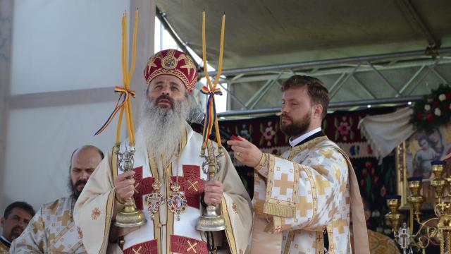 A fost sfințită Biserica „Sfântul Ierarh Nicolae” din Hrișcani