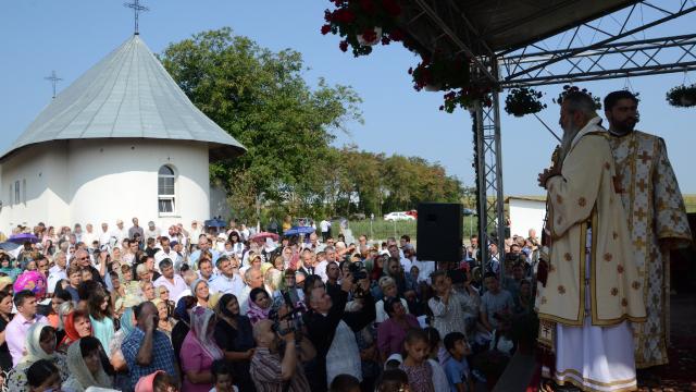 A fost sfințită Biserica „Sfântul Ierarh Nicolae” din Hrișcani