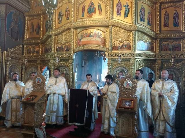 Atmosferă de mănăstire la Biserica &quot;Sfântul Ioan&quot; din Bacău