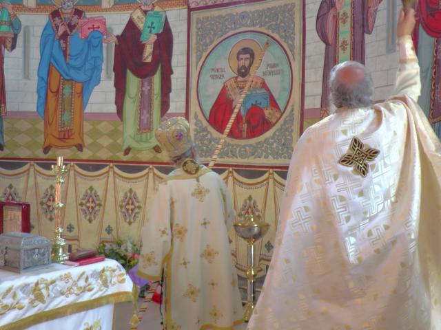 Liturghie arhierească și sfințire de pictură, în Parohia Bălăceana