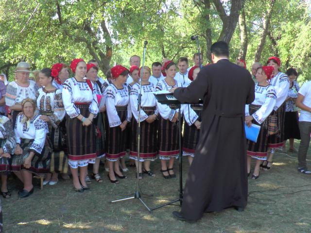 Liturghie arhierească și sfințire de pictură, în Parohia Bălăceana