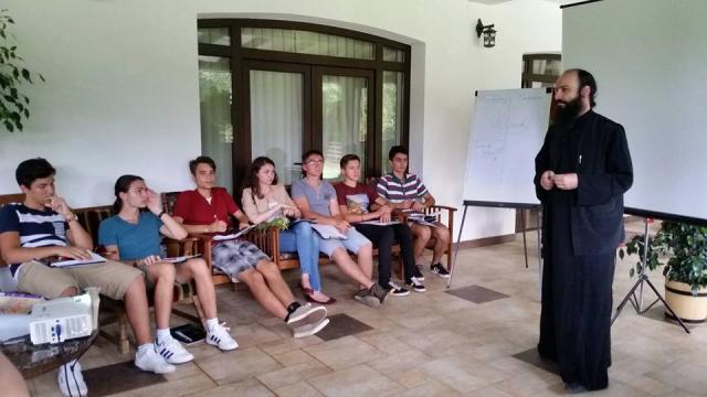 Tabără de vară a Clubului IQ Iaşi, la Mănăstirea Sihăstria Putnei