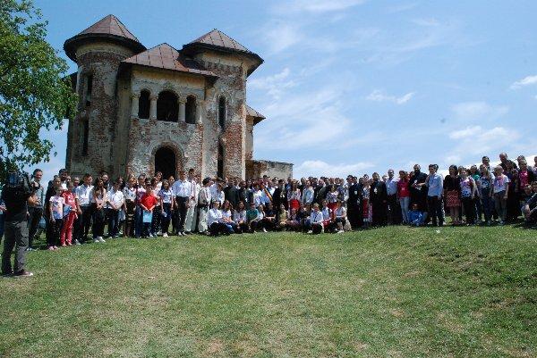 Opt ani de activități cu tinerii craioveni