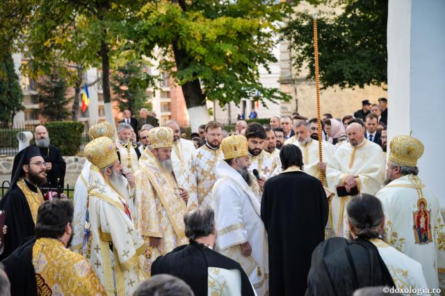 „Părutu-s-a Duhului Sfânt şi nouă”