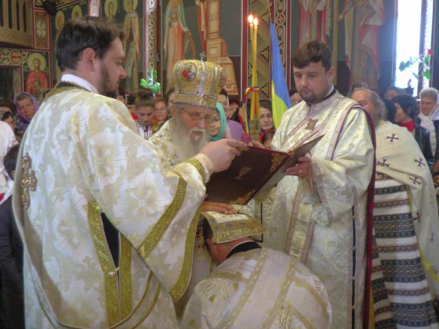 Slujbă de resfințire și Liturghie arhierească în cartierul sucevean Burdujeni