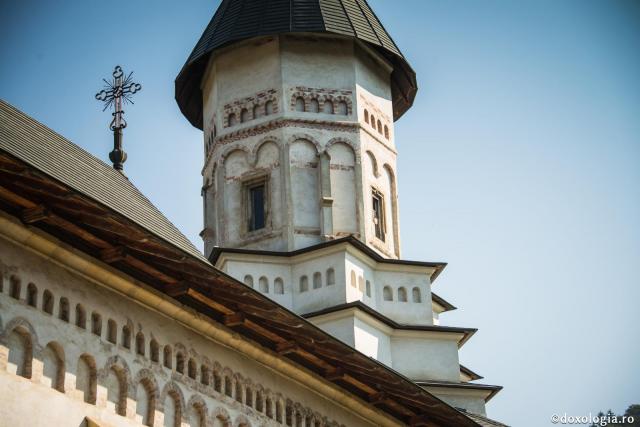 Mergând des la biserică pentru a aduce slavă şi laudă lui Dumnezeu...