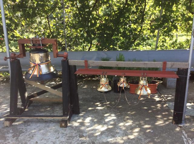 Clopote noi la bisericuța voievodală din Rădășeni