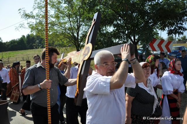„Drumul Crucii” la Hadâmbu, de Înălţarea Sfintei Cruci