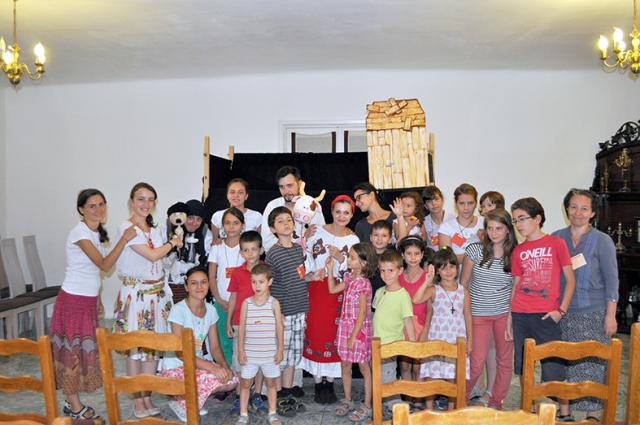 „Tabără de tradiţie, cultură şi identitate românească“
