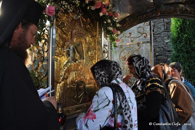 „Drumul Crucii” la Hadâmbu, de Înălţarea Sfintei Cruci