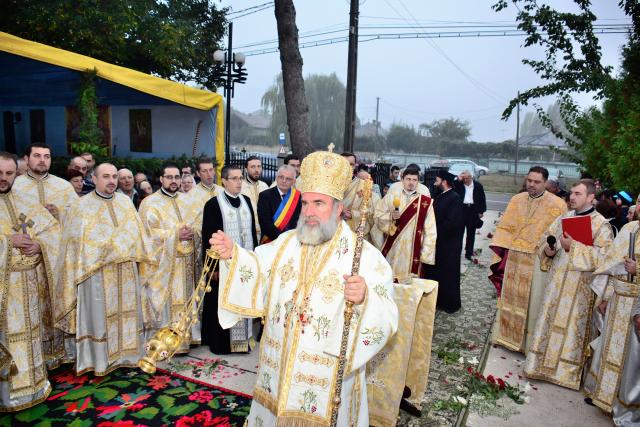 Înnoire, binecuvântare şi sfinţire la biserica din Simioneşti