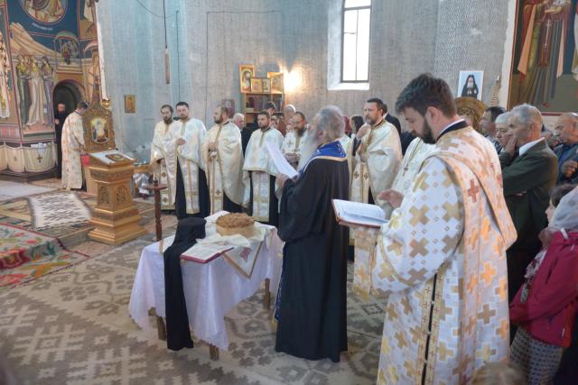Complexul parohial din Galu a fost sfințit astăzi de IPS Teofan