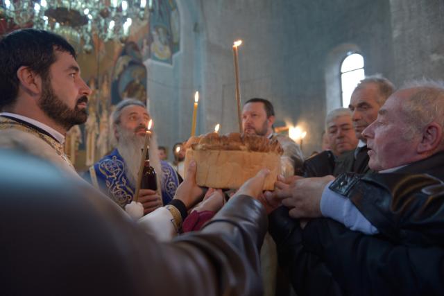 Complexul parohial din Galu a fost sfințit astăzi de IPS Teofan