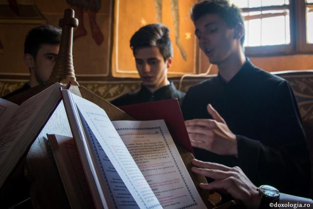 De ce Fericirile se cântă ori se citesc la vohodul mic, la începutul Liturghiei?