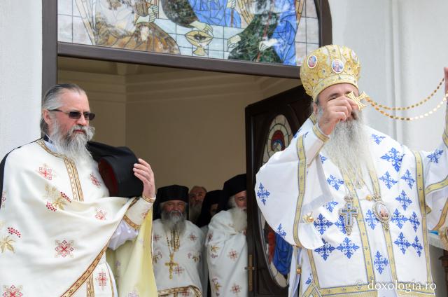 Liturghie arhierească și sfințire de clopotniţă la Mănăstirea Sihăstria Voronei