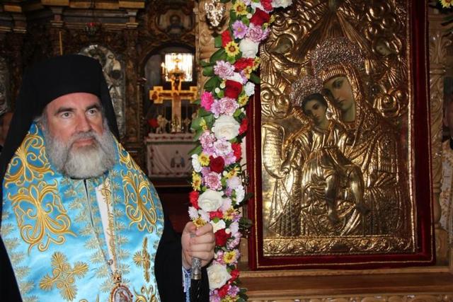 Procesiune impresionantă la Roman şi Bacău