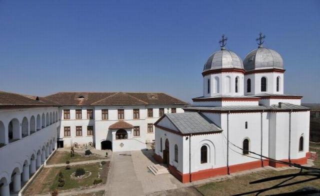 Vizită arhierească la Mănăstirea Comana