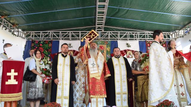Sfințire de biserică în localitatea Zaboloteni, comuna Trifești