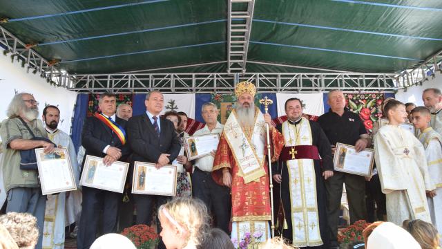 Sfințire de biserică în localitatea Zaboloteni, comuna Trifești