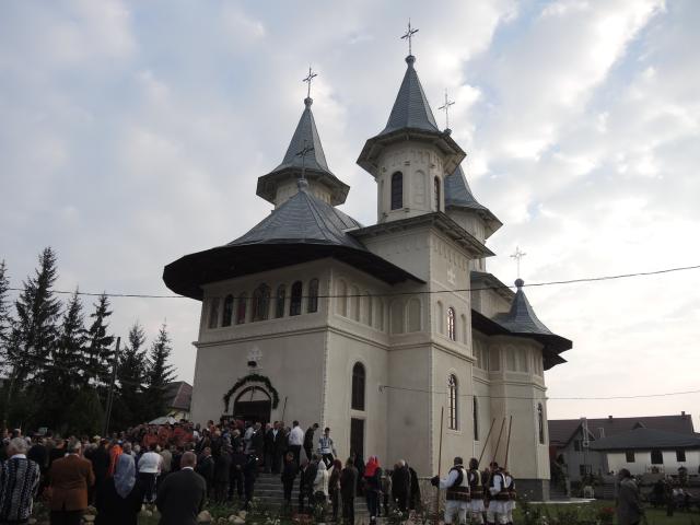Biserica parohiei Răbâia din Protopopiatul Târgu Neamț, sfințită de Înaltpreasfințitul Teofan