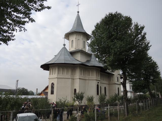 Biserica parohiei Răbâia din Protopopiatul Târgu Neamț, sfințită de Înaltpreasfințitul Teofan