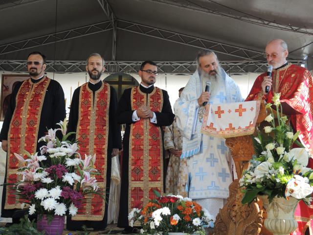 Biserica parohiei Răbâia din Protopopiatul Târgu Neamț, sfințită de Înaltpreasfințitul Teofan