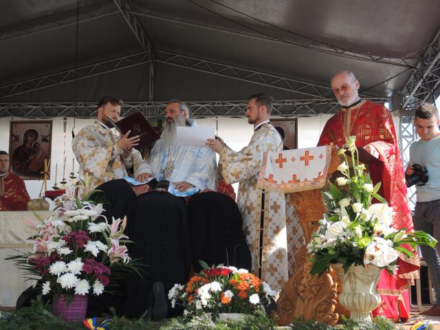 Biserica parohiei Răbâia din Protopopiatul Târgu Neamț, sfințită de Înaltpreasfințitul Teofan