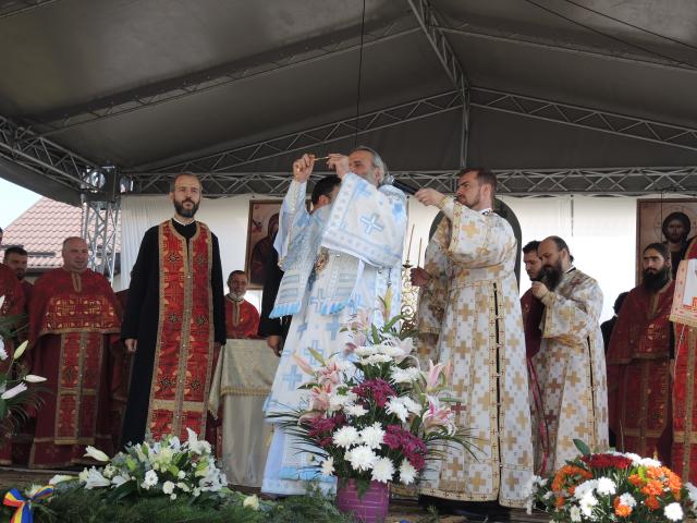 Biserica parohiei Răbâia din Protopopiatul Târgu Neamț, sfințită de Înaltpreasfințitul Teofan