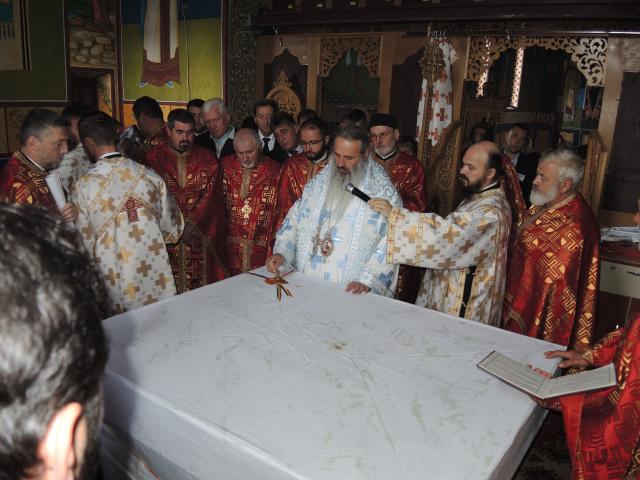 Biserica parohiei Răbâia din Protopopiatul Târgu Neamț, sfințită de Înaltpreasfințitul Teofan