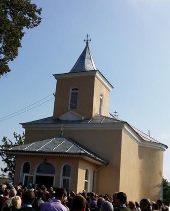 Sfinţiri de biserici în protopopiatele Săveni şi Bacău