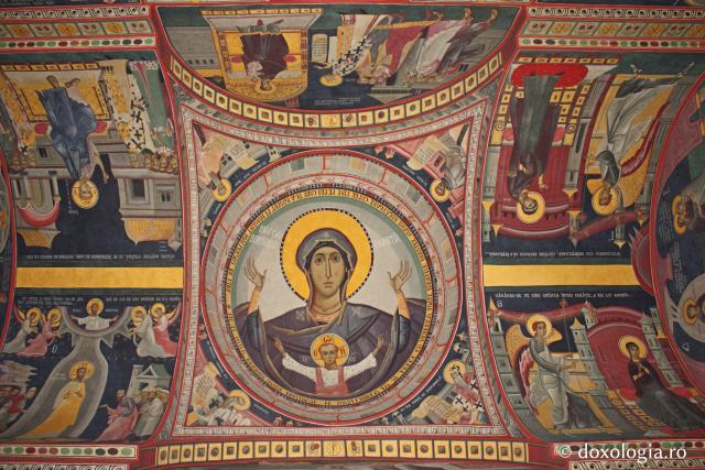 (Foto) Acatistul Bunei Vestiri – fresce din biserica „Pogorârea Sfântului Duh” din Câmpina