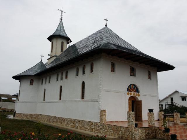 Biserică nouă, sfinţită la Mănăstirea Plopana