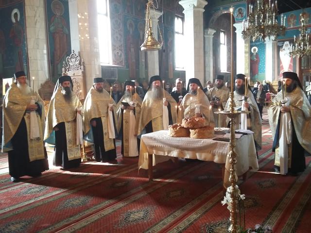 Sfânta Liturghie și Parastas la un an de la trecere la Domnul a părintelui arhimandrit Victorin Oanele