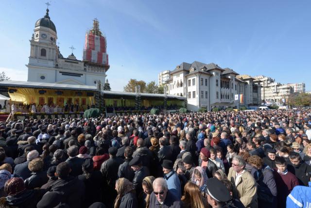 Sărbătoarea Sfintei Cuvioase Parascheva 2015 - video