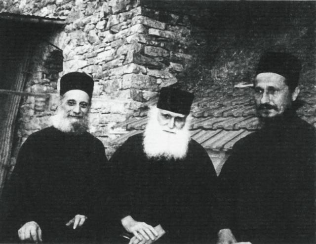 Părintele Emilianos Simonopetritul împreună cu mitropolitul Athanasie Jeftic şi părintele Efrem Katunakiotul