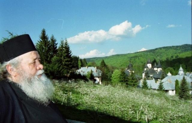Sfânta Liturghie și Parastas la un an de la trecere la Domnul a părintelui arhimandrit Victorin Oanele