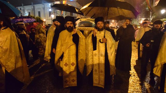 Prin ploaie și frig, pe „Calea Sfinților”