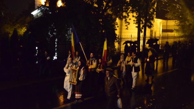 Prin ploaie și frig, pe „Calea Sfinților”