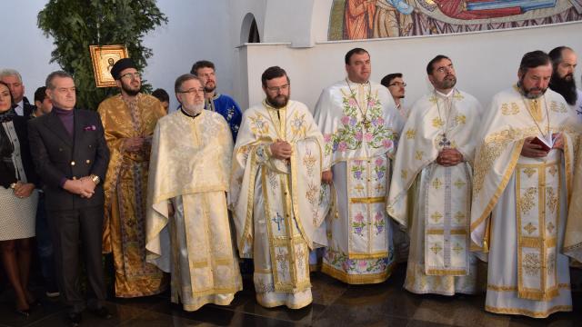 10.000 de credincioși și 4 ierarhi, la sfințirea catedralei din Suceava