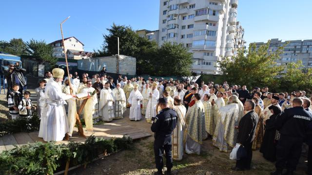 10.000 de credincioși și 4 ierarhi, la sfințirea catedralei din Suceava